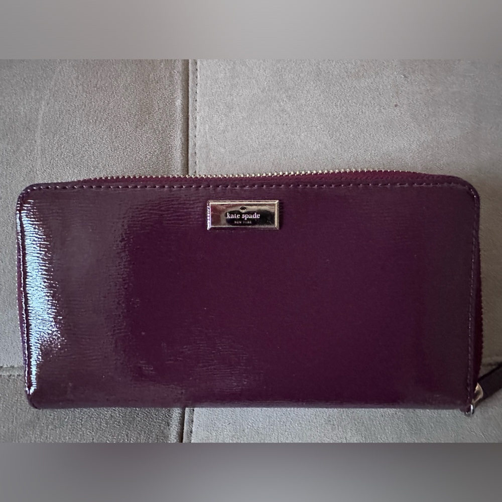 Like New Kate Spade Long Zippered Wallet
